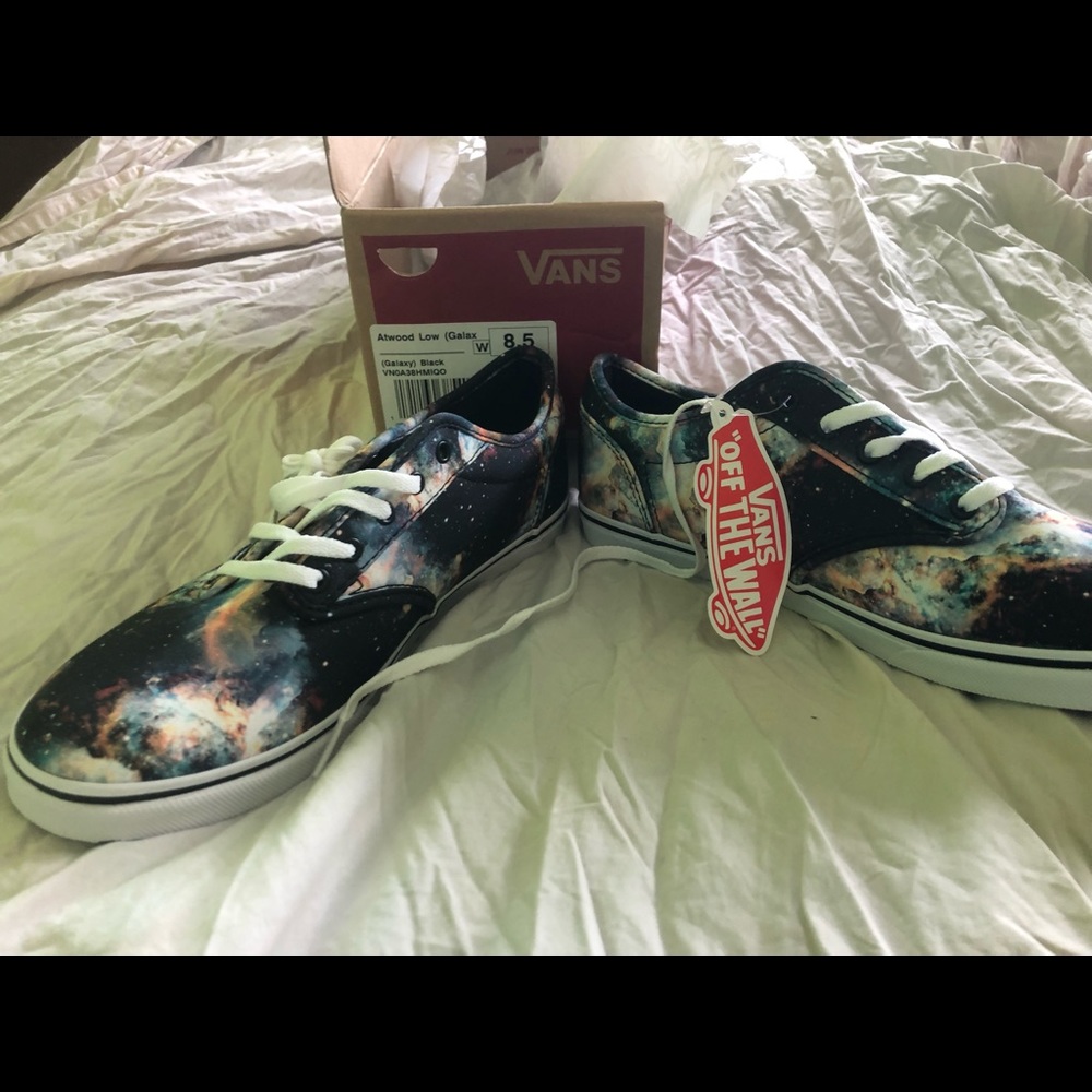8.5 women’s Atwood Lo vans.
